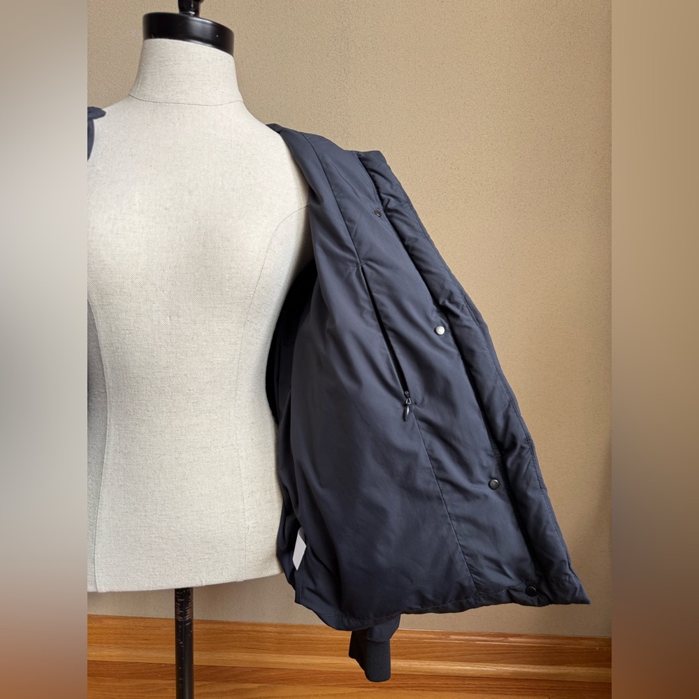 Everlane Puffer Jacket - Picture 10 of 15
